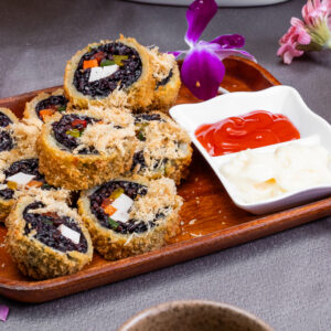 Cơm cuộn rong biển gạo lứt chiên xù